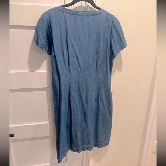 Ann Taylor LOFT Blue Denim Like Short Sleeve V Neck Casual Dress Size 8 EUC - Picture 4 of 4
